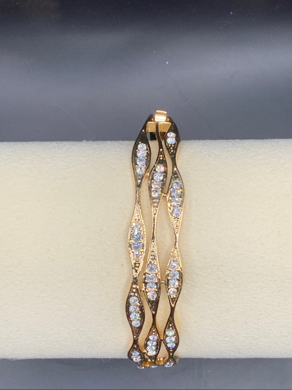 Elegant Gold-Tone Wavy Crystal Bangle Bracelet - Gold